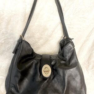 Coach Madison Carlyle Black Leather Slouch
Shoulder Bag Turnlock